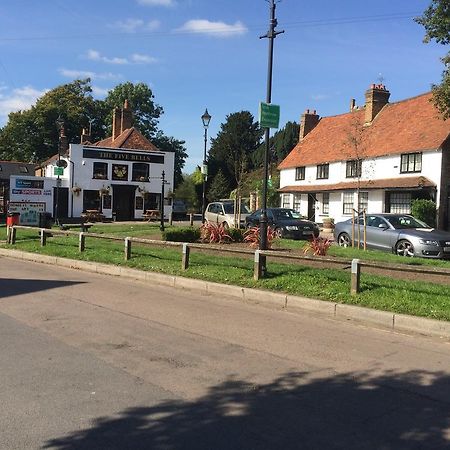 Harmondsworth Hall Guest House West Drayton  Bagian luar foto