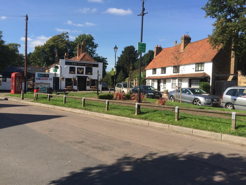 Harmondsworth Hall Guest House West Drayton  Bagian luar foto